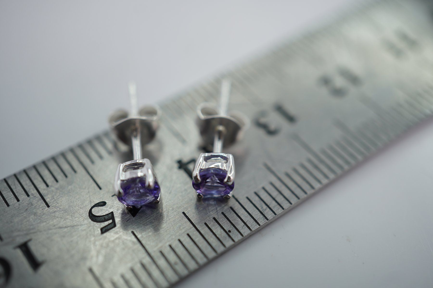 Orecchini pendenti & Orecchini a lobo: Tansanit    Ohrstecker  4mm Silber Top Farbe – Nuovo e nell'imballaggio originale da Eschenbach SG venduto da topstone 6
