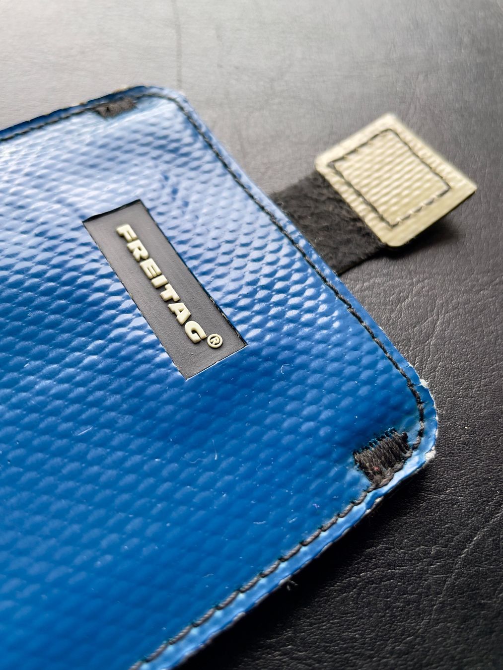 Freitag Borse: FREITAG Handyhülle blau – Usato da Winterthur venduto da ttltc 3