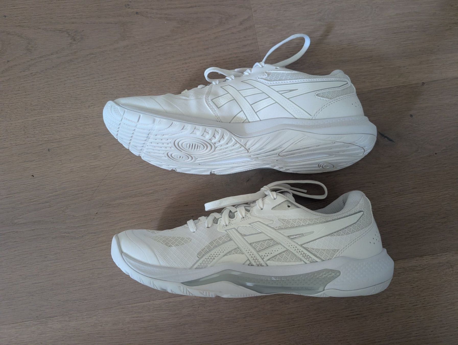 Asics Scarpe da uomo: Asics Hallenschuhe, weiss, Grösse 40.5 – Nuovo (secondo la descrizione) da Winterthur venduto da nie_wy5y 4