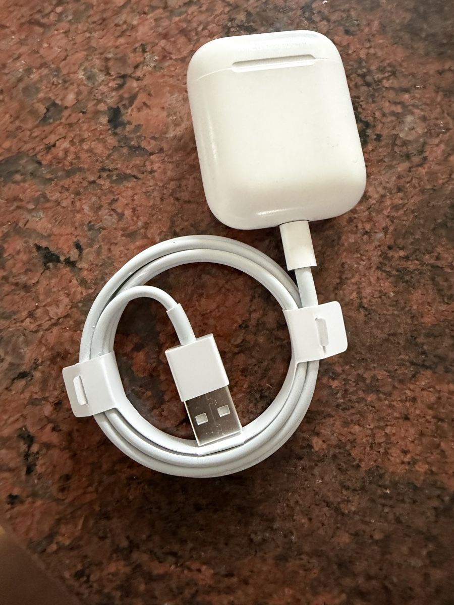 Apple Casques audio: Airpods 2 – D'occasion à Schattdorf par Kofi57