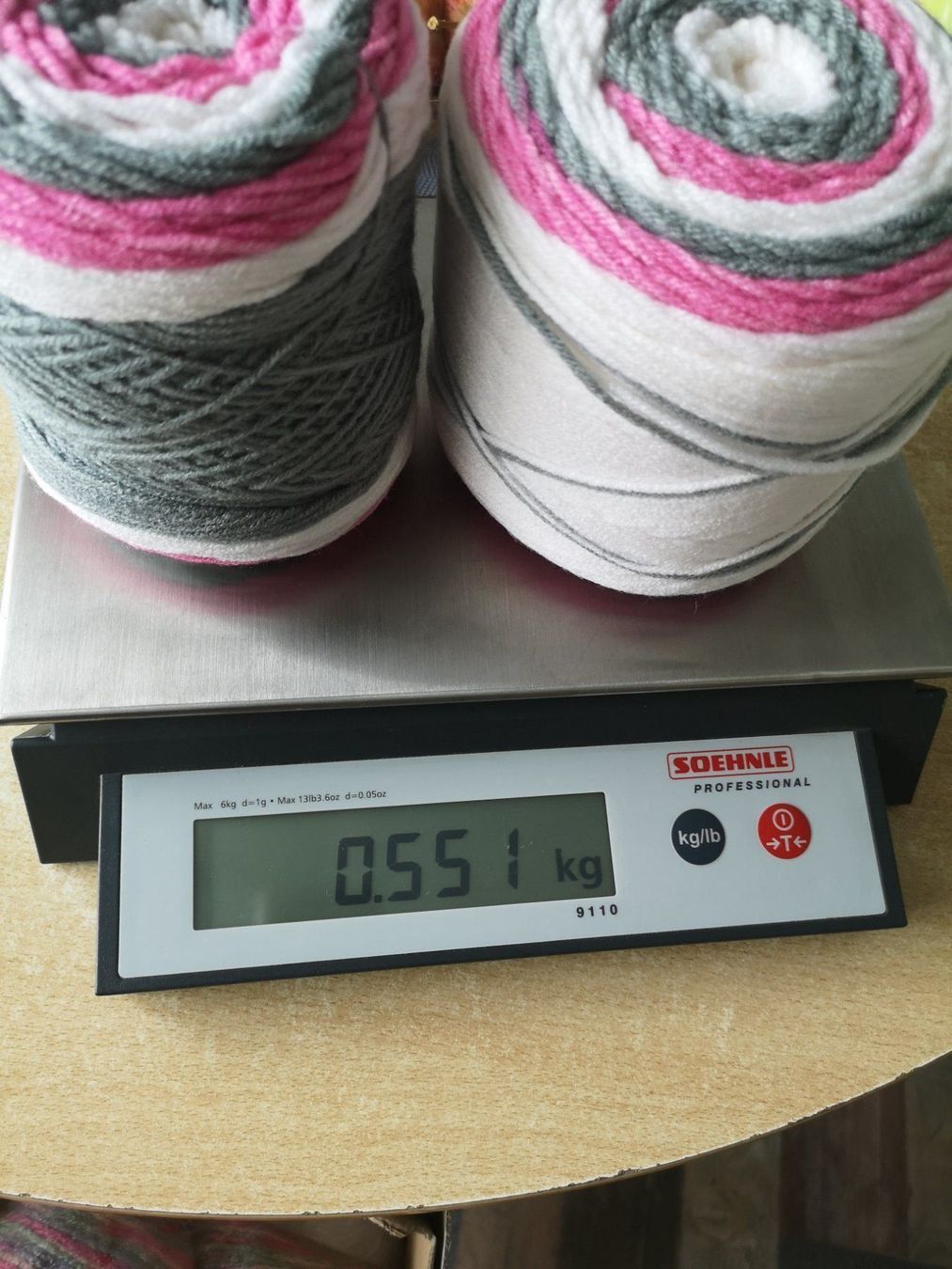 Lana: 2x  550g 100%Acrylic Garn – Nuovo (secondo la descrizione) da Frenkendorf venduto da DORU1 5
