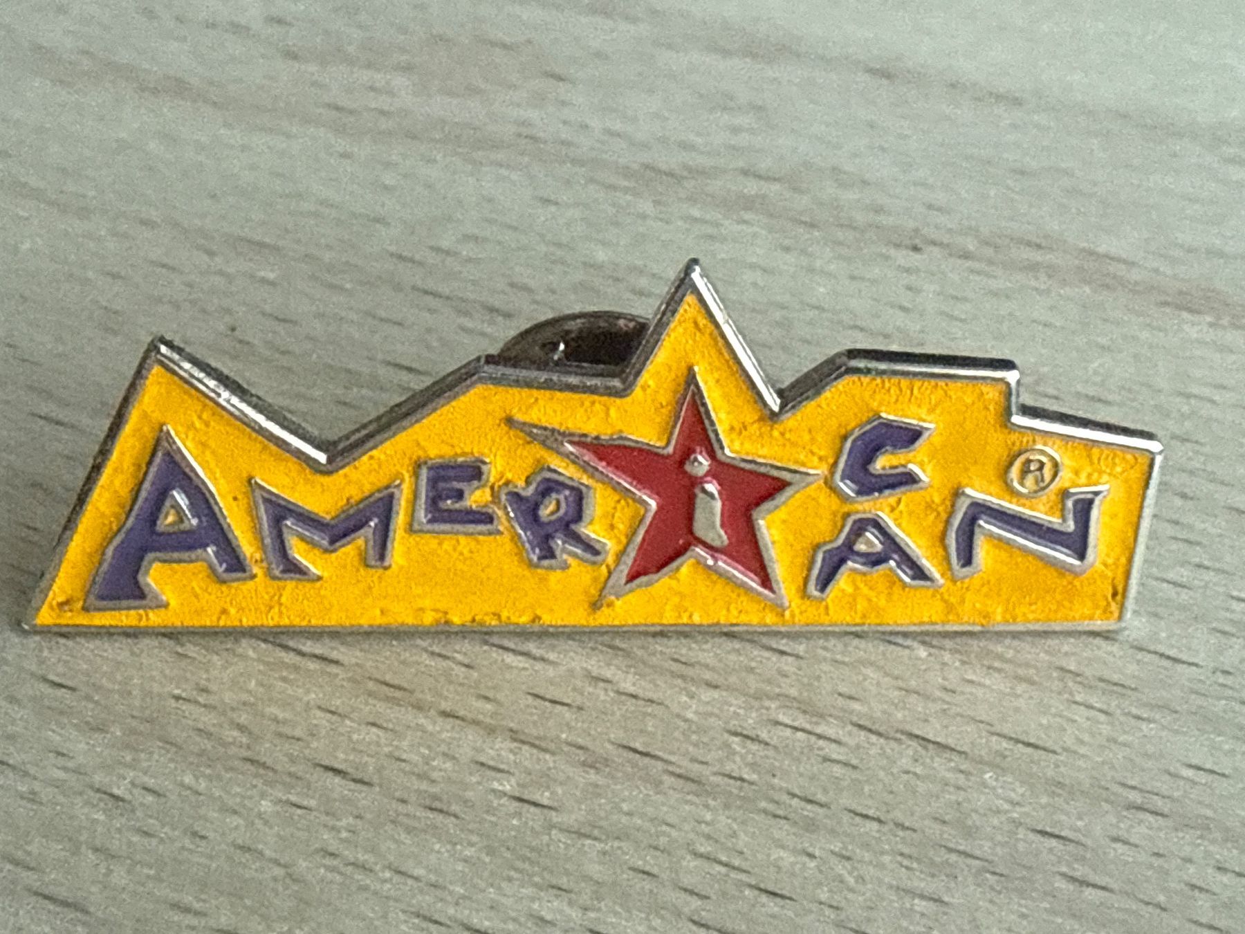 Plaketten & Abzeichen: Pin American – Gebraucht aus Glattbrugg von Schweigmatt