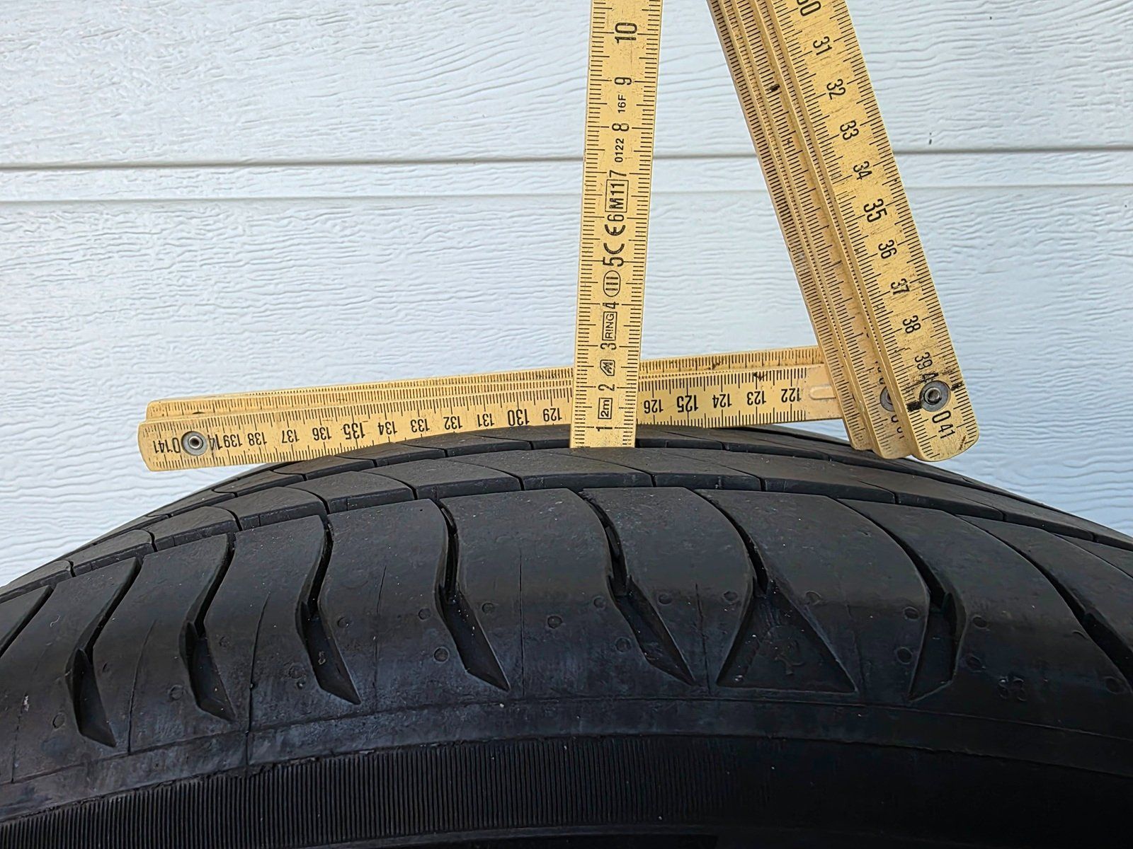 Michelin Pneus & Kompletträder: Michelin Reifen 235/50 – Gebraucht aus Weggis von Jhmathis 3