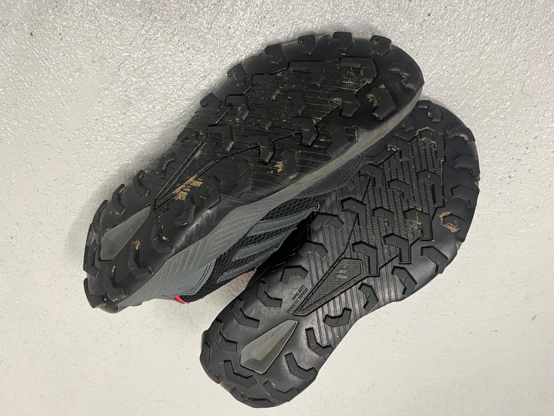 Adidas Scarpe da uomo: Adidas Sneaker Gr. 42, Schwarz/Rot – Usato da Waltenschwil venduto da MeKo8 3