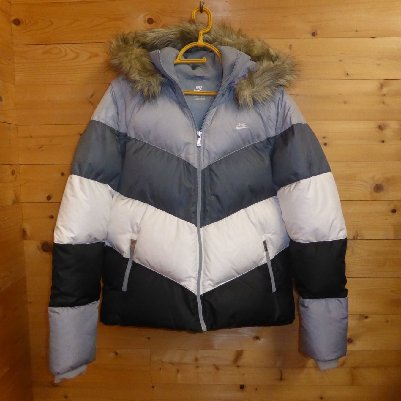 Nike Giacche: Daunenjacke NIKE, Gr. 44/46 – Usato da St.Gallen venduto da regenbogen5