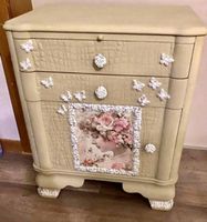Vintage Chic: Nachttisch mit Schubladen, Shabby Look!