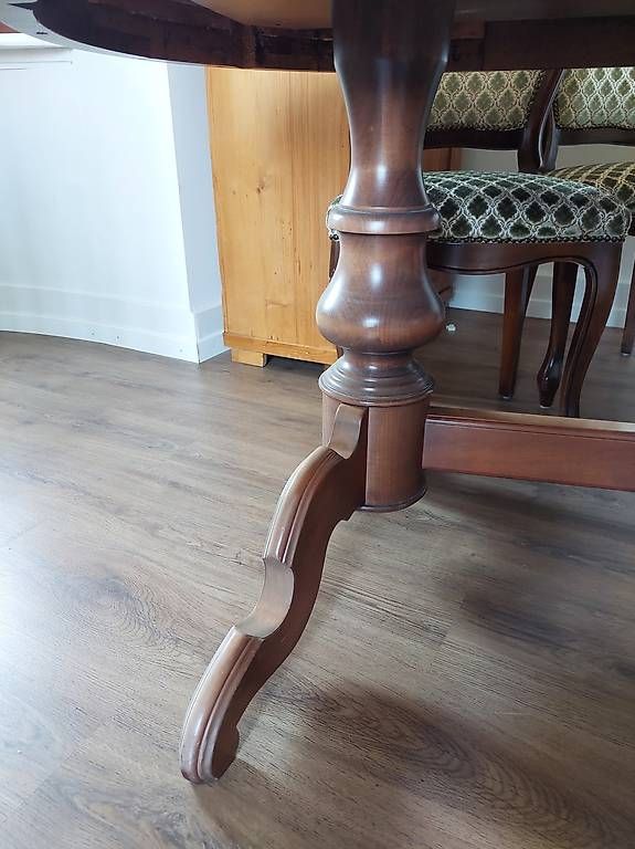 Set di tavolo e panche: Antiker ovaler Tisch mit 6 Stühlen Salva – Usato da Oberlunkhofen venduto da Barbara.Hagenbuch 1
