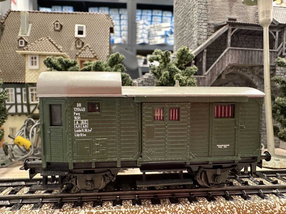 Märklin Modellini di ferrovie: Märklin 4699 DB Gepäckwagen – Usato da Lupsingen venduto da New-Haven 1