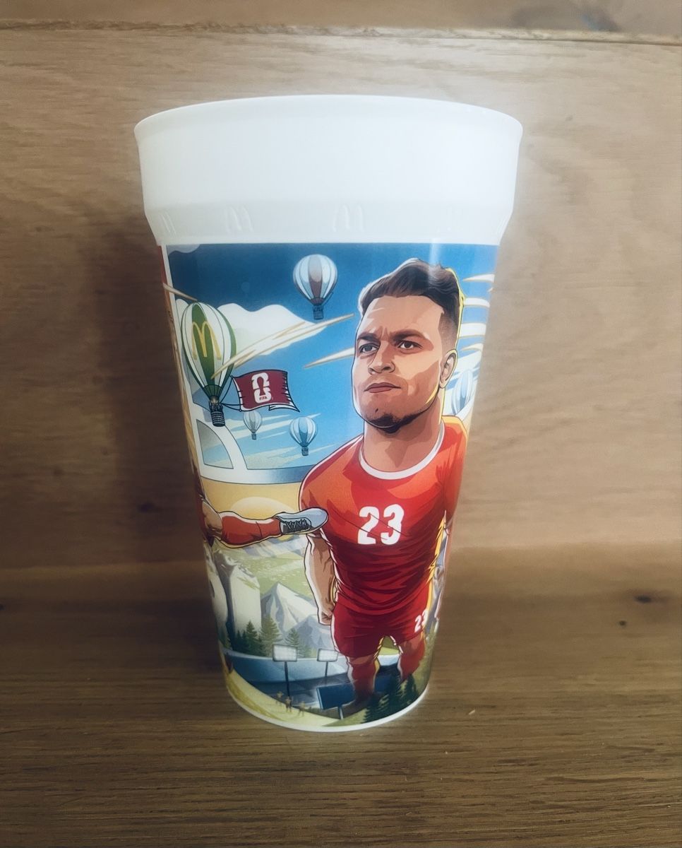 Contenitori & Simili: Xherdan Shaqiri Becher McDonald's - NEU – Nuovo (secondo la descrizione) da Bargen BE venduto da Mewe81