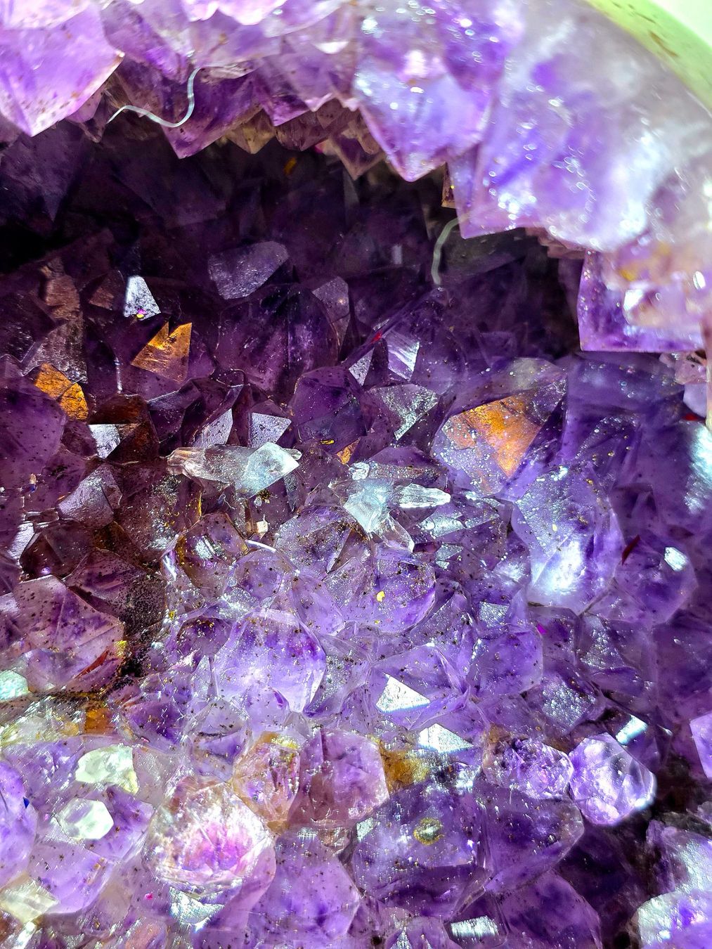 Mineralien & Heilsteine: XXL Amethyst Drusen Kugel 7.7kg – Neu und originalverpackt aus Matzingen von Shay_Crystalz 9