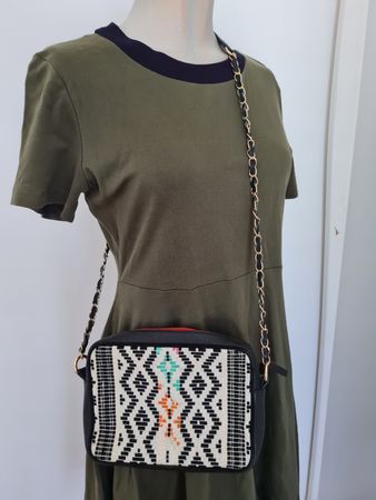 Sac cuir bandoulière noir et blanc avec chaîne dorée MKT