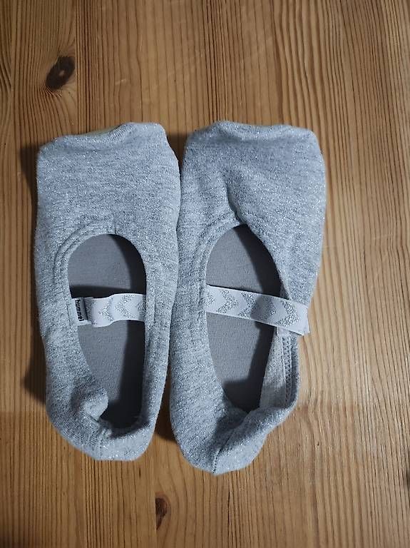 Schuhe für Mädchen: Turntäppeli Mädchen Hummel Gr. 33 – Gebraucht aus Zürich von Rose_Marie