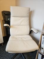 Bürostuhl weiss mit Armlehnen in praktisch neuem Zustand