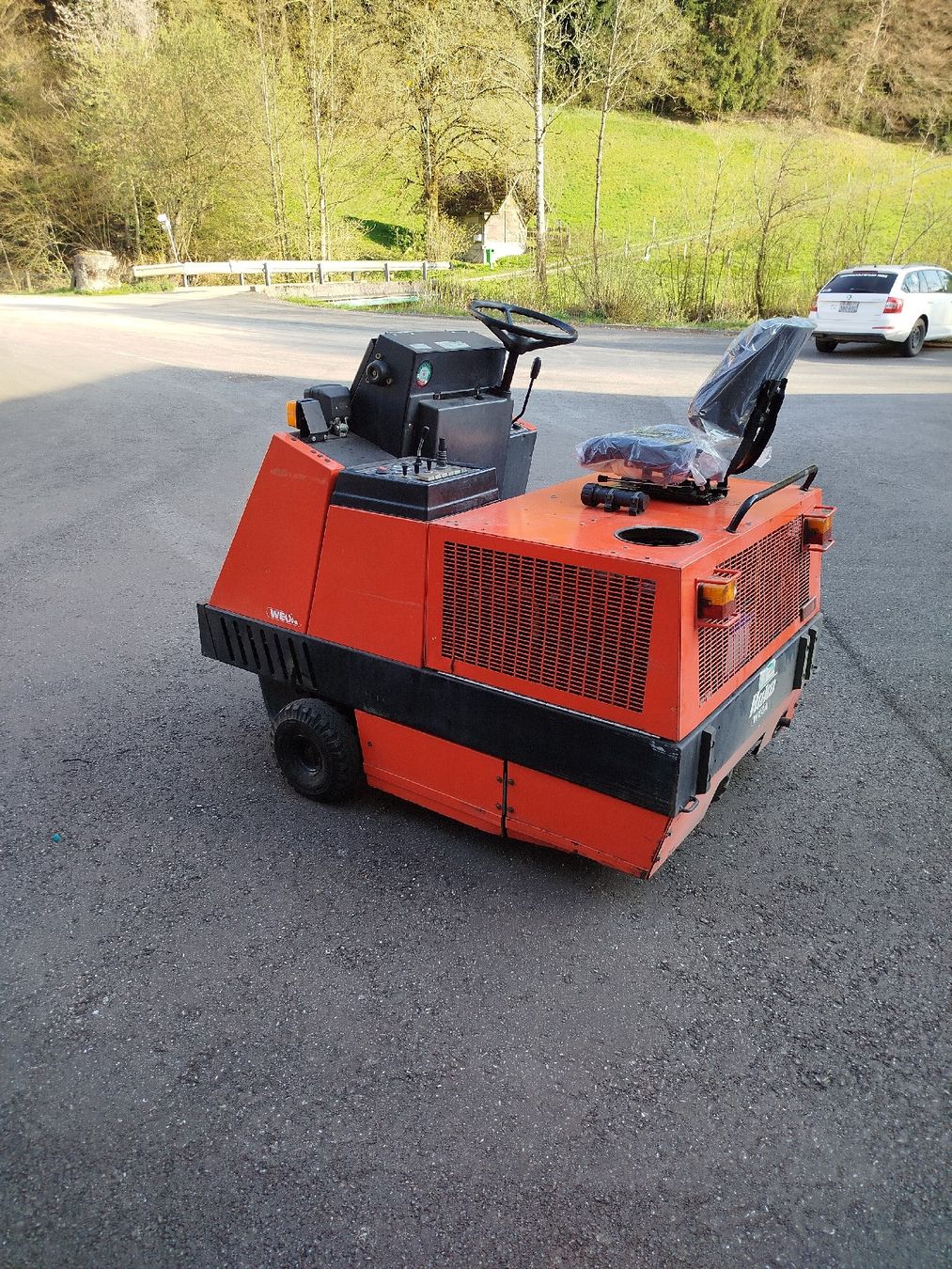 Hako Tutte le macchine: Wischmaschine Hako Jonas 1100 – Usato da Weier im Emmental venduto da Teedu 3