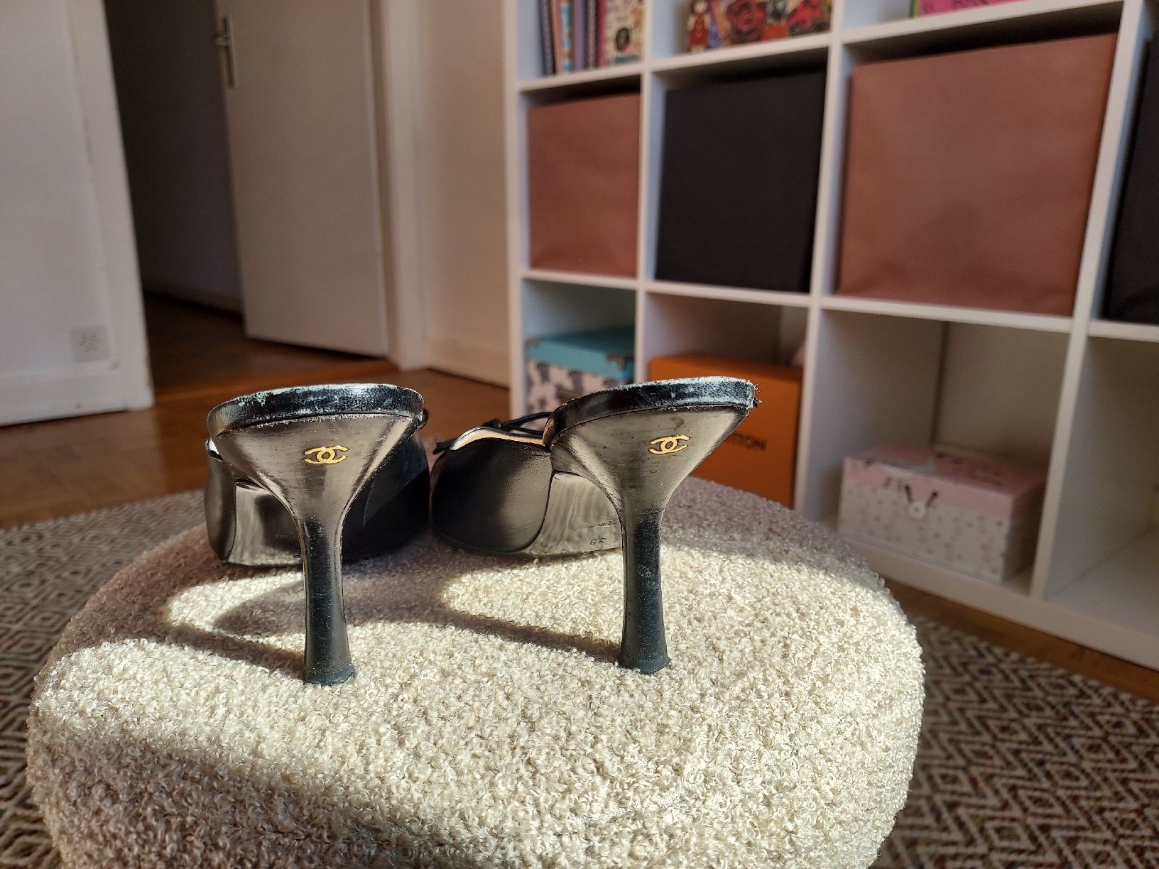 Chanel Scarpe da donna: Chanel Vintage Pointues Noires T39 – Usato da Lausanne venduto da Kitty_Friperie 8