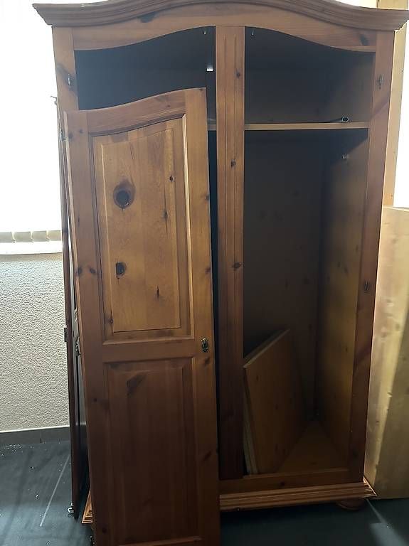 Armadi: Kleiderschrank – Usato da Flawil venduto da lar_582m 1