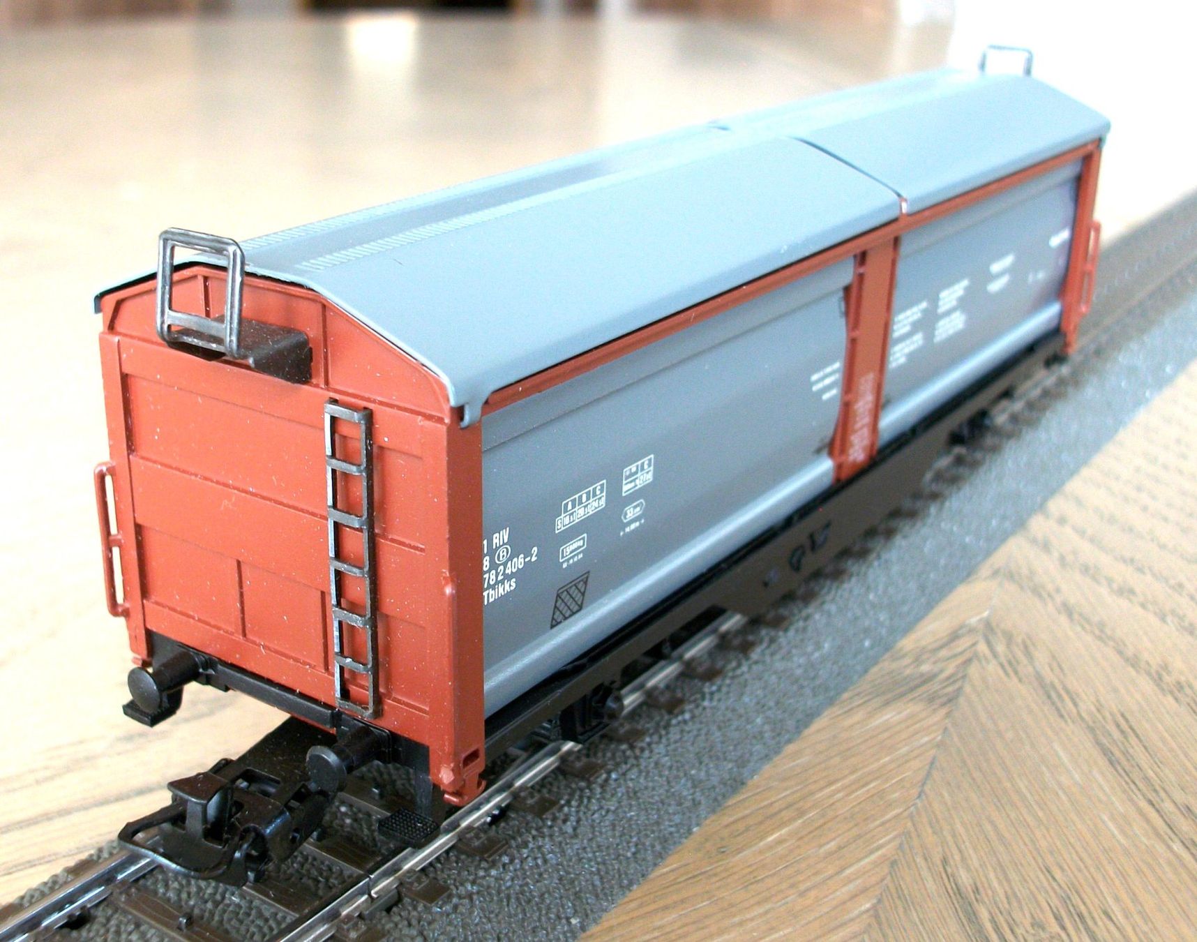 Märklin Modellini di ferrovie: Güterwagen mit Schiebewänden und Schiebedach, neu & OVP – Nuovo e nell'imballaggio originale da St. Moritz venduto da Manu7500 2