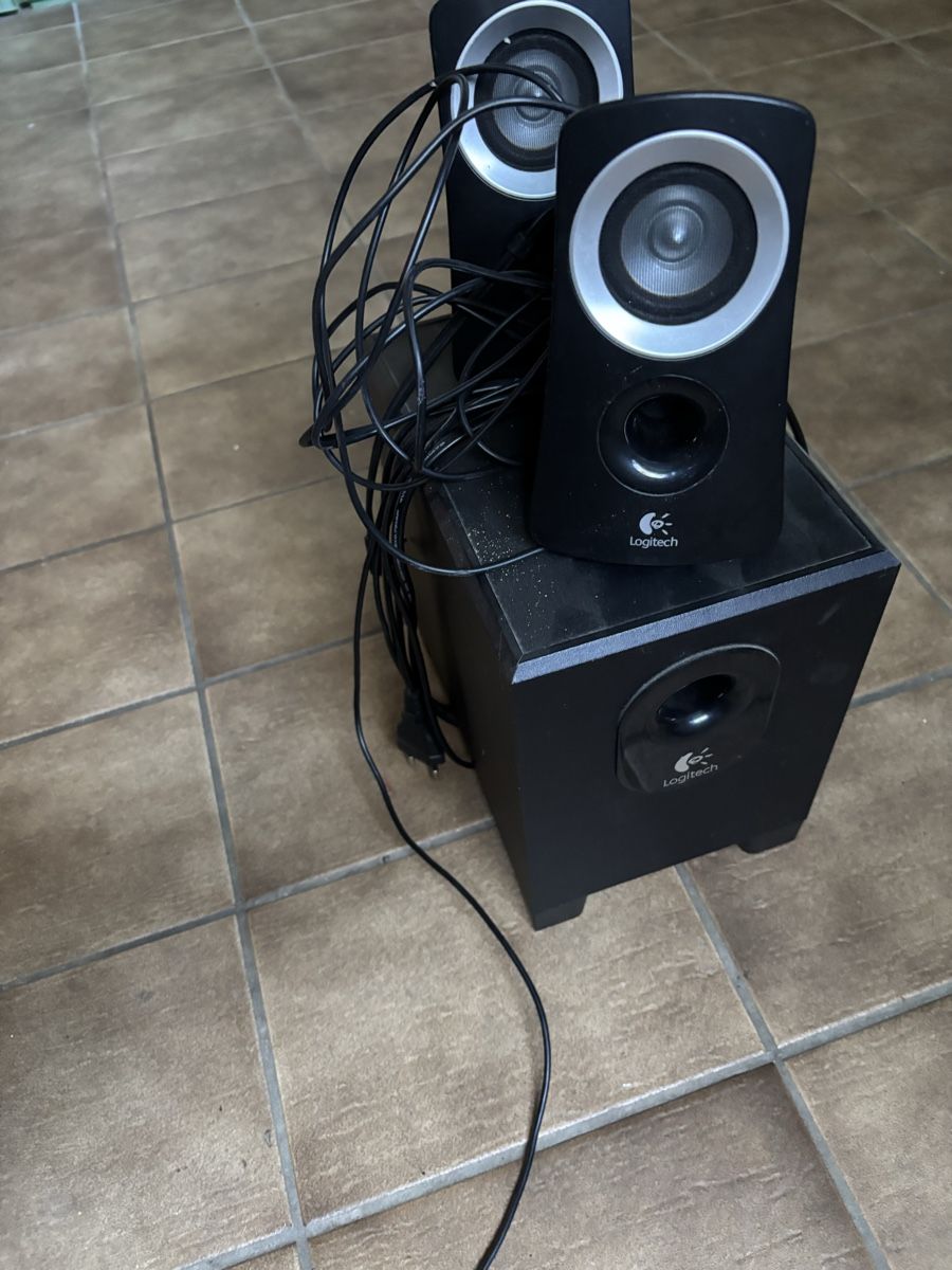 Logitech Casse acustiche: Subwoofer & speakers Logitech/ natel adaptor – Usato da Moutier venduto da sandrinesmb