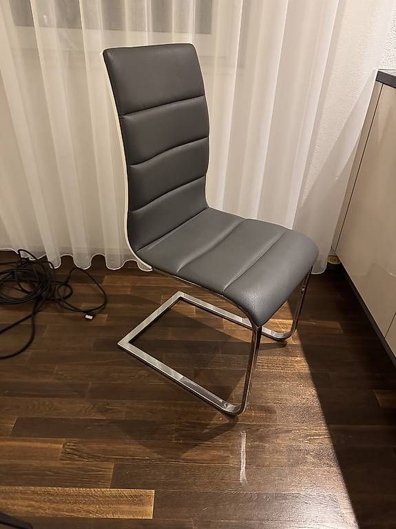 Chaises: 6 Esszimmerstühle  gratis abzugeben – D'occasion à Uzwil par fir_ck9c