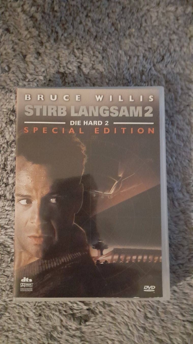 Tutti i DVDs: STIRB LANGSAM 2   SPECIAL EDITION   DVD – Usato da Wetzikon ZH venduto da Ramones01