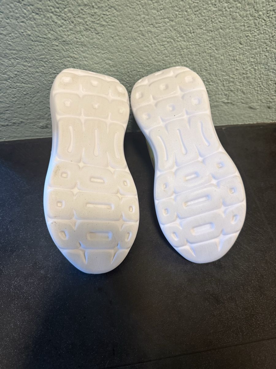 Adidas Schuhe für Mädchen: Adidas Turnschuhe Grösse 34 – Gebraucht aus Wolfhausen von lunaire01 1