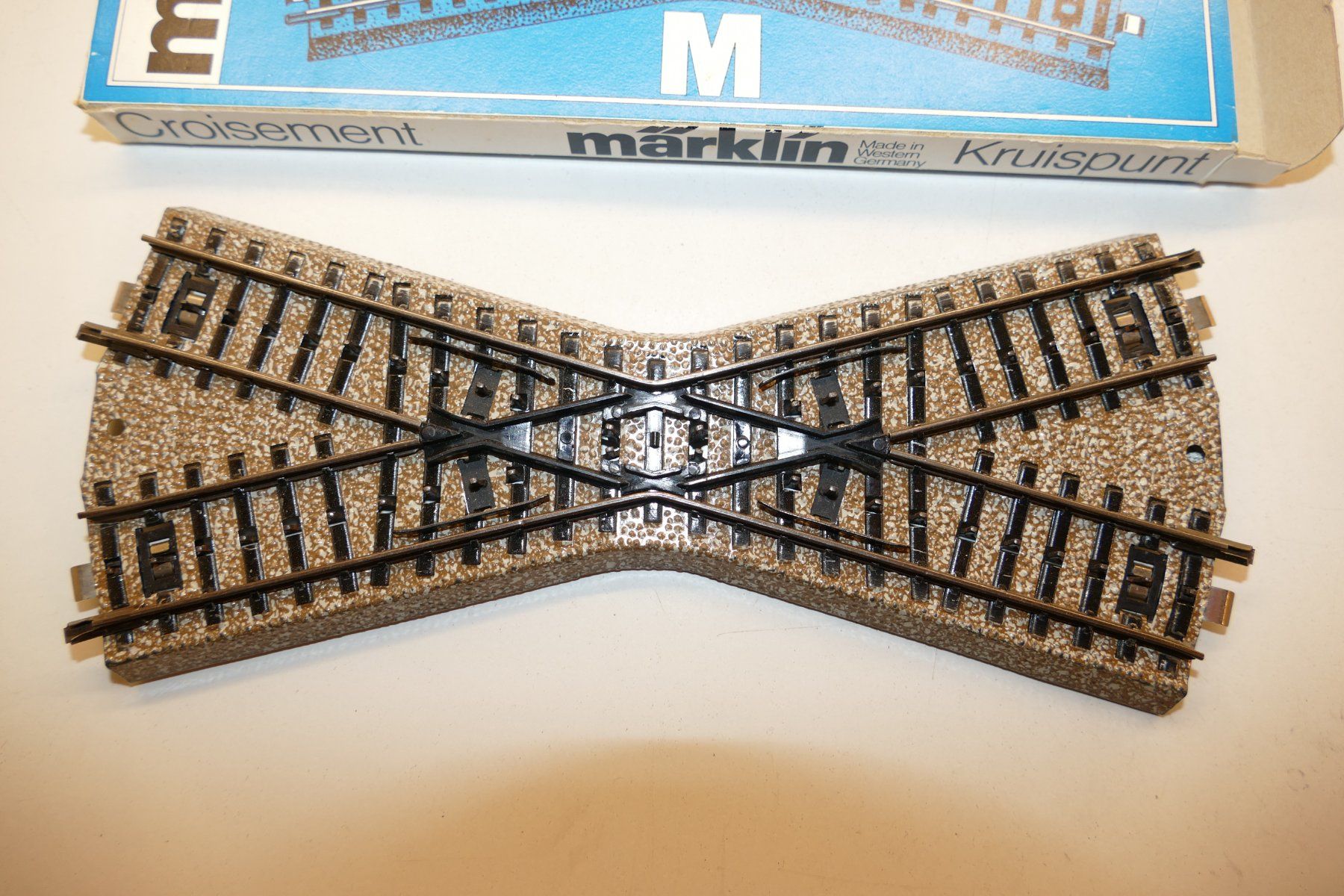 Märklin Modelleisenbahnen: Märklin H0: Kreuzung 193mm – Neu (gemäss Beschreibung) aus Niederhasli von rail-duerst 1