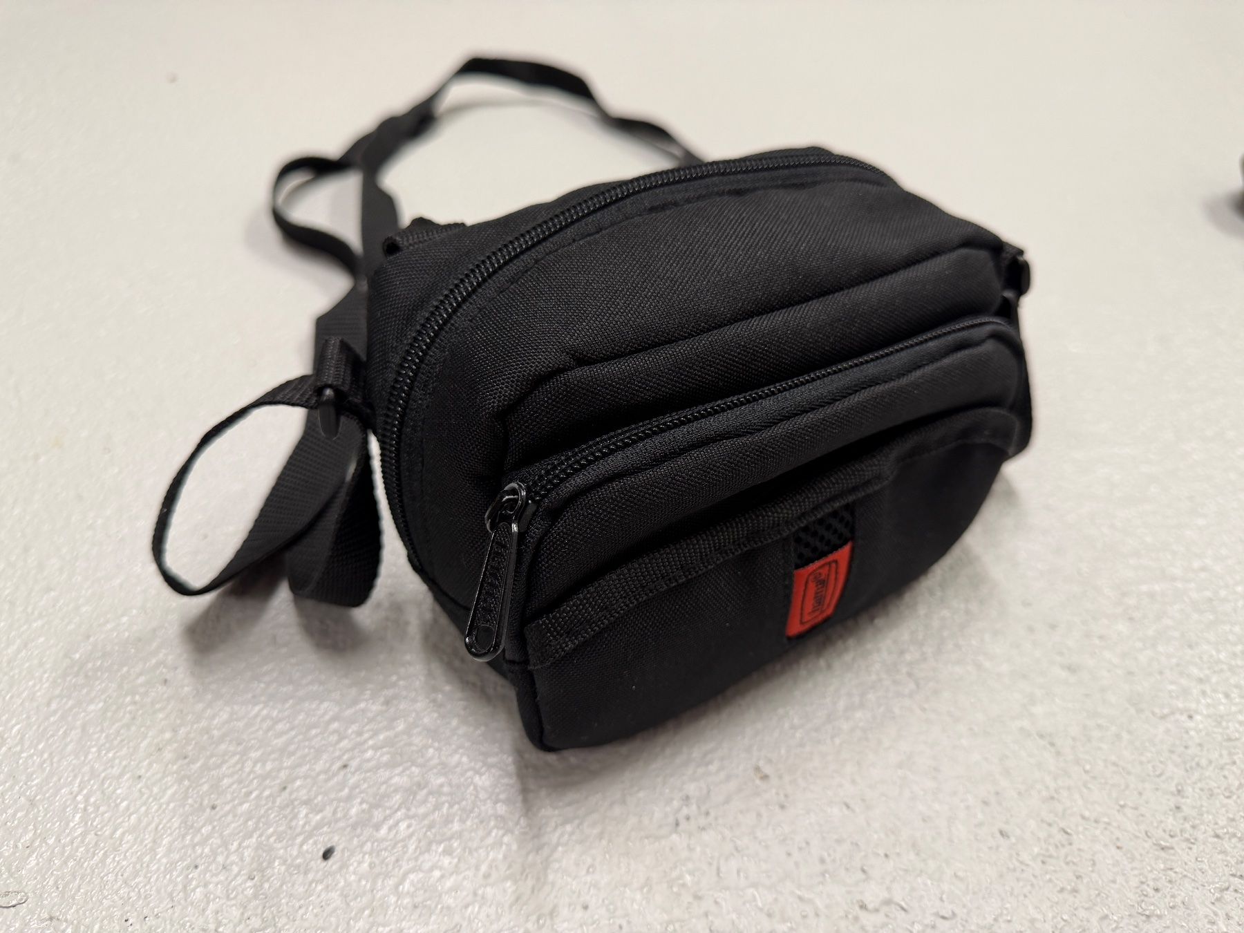 Sony Fotocamera: Sony Digitalkamera mit viel Zubehör – Usato da Adlikon b.Regensdf venduto da Ringhio 4