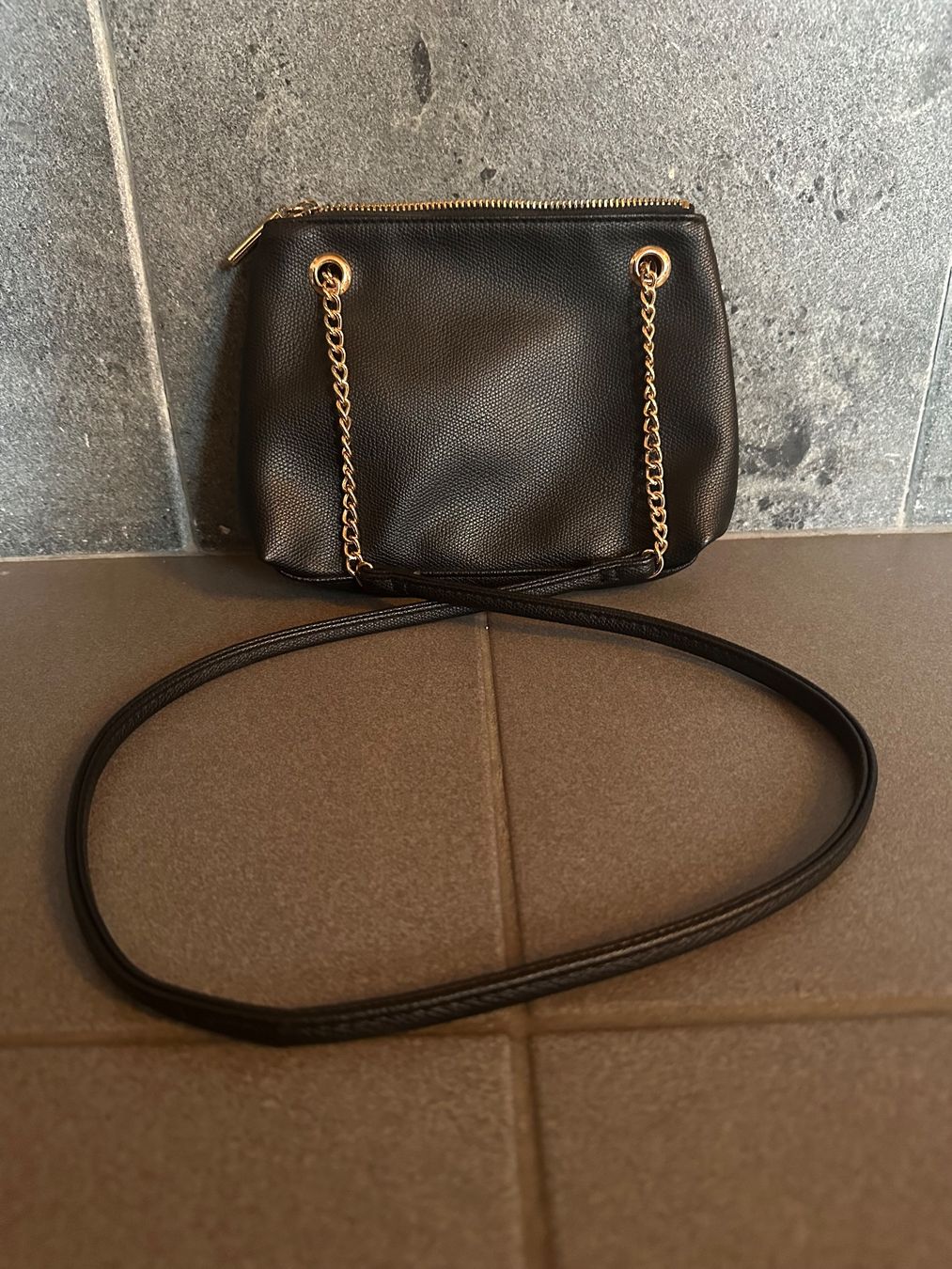 H&M Taschen für Damen: H&M Tasche schwarz – Neu (gemäss Beschreibung) aus Riedt b. Erlen von sina.aline