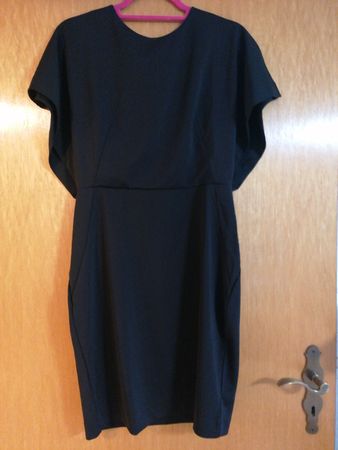 Robe noire élégante idéale soirée.