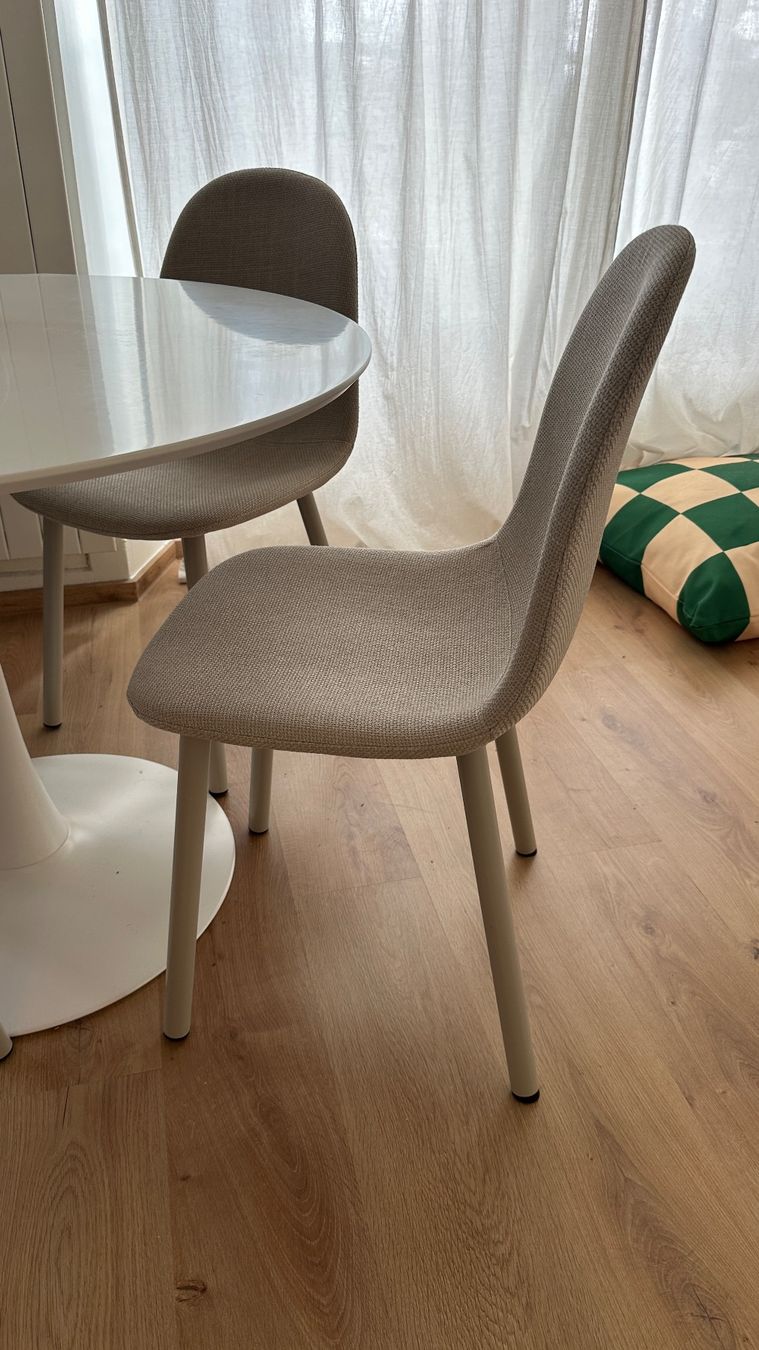 Set de table et chaises: Tisch mit 4 Stühlen – D'occasion à Chur par sivik 2