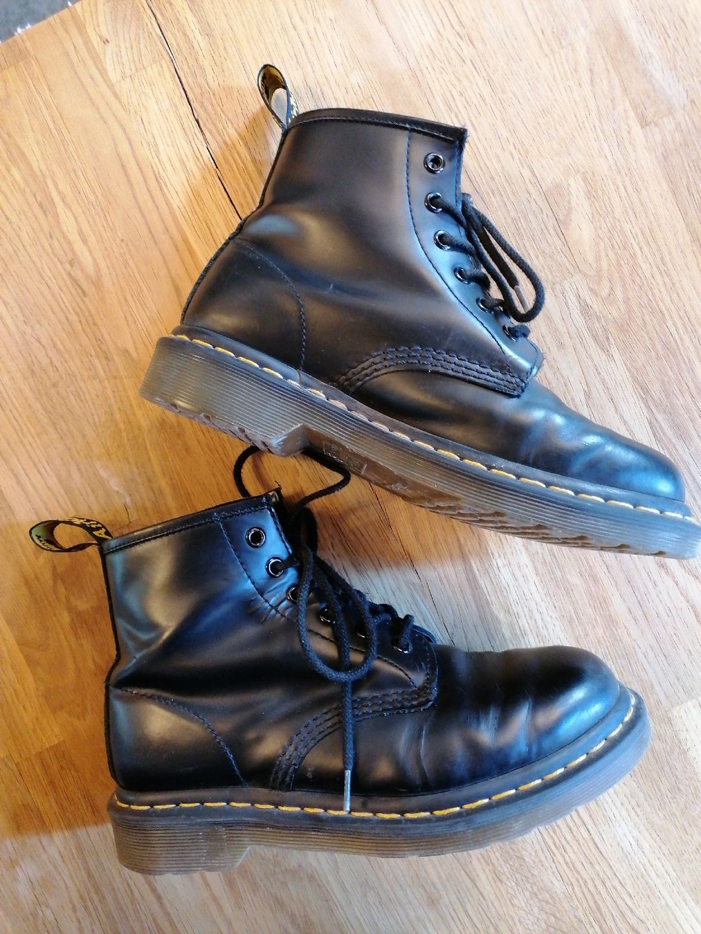 Dr. Martens Scarpe da donna: Dr. Martens schwarz 6-Loch – Usato da Leuk-Stadt venduto da See_Lin 2