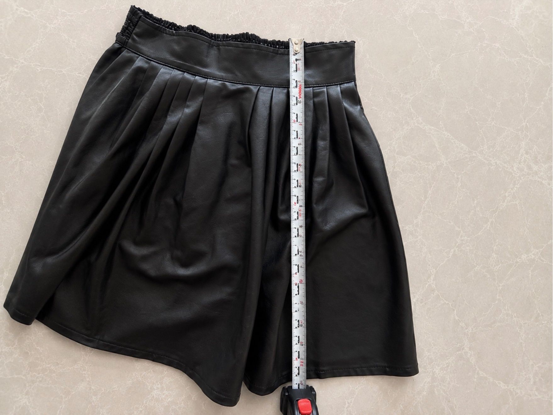 Gonne: Leather Mini Skirt Size S/XS – Usato da Zürich venduto da Victoria_T 2