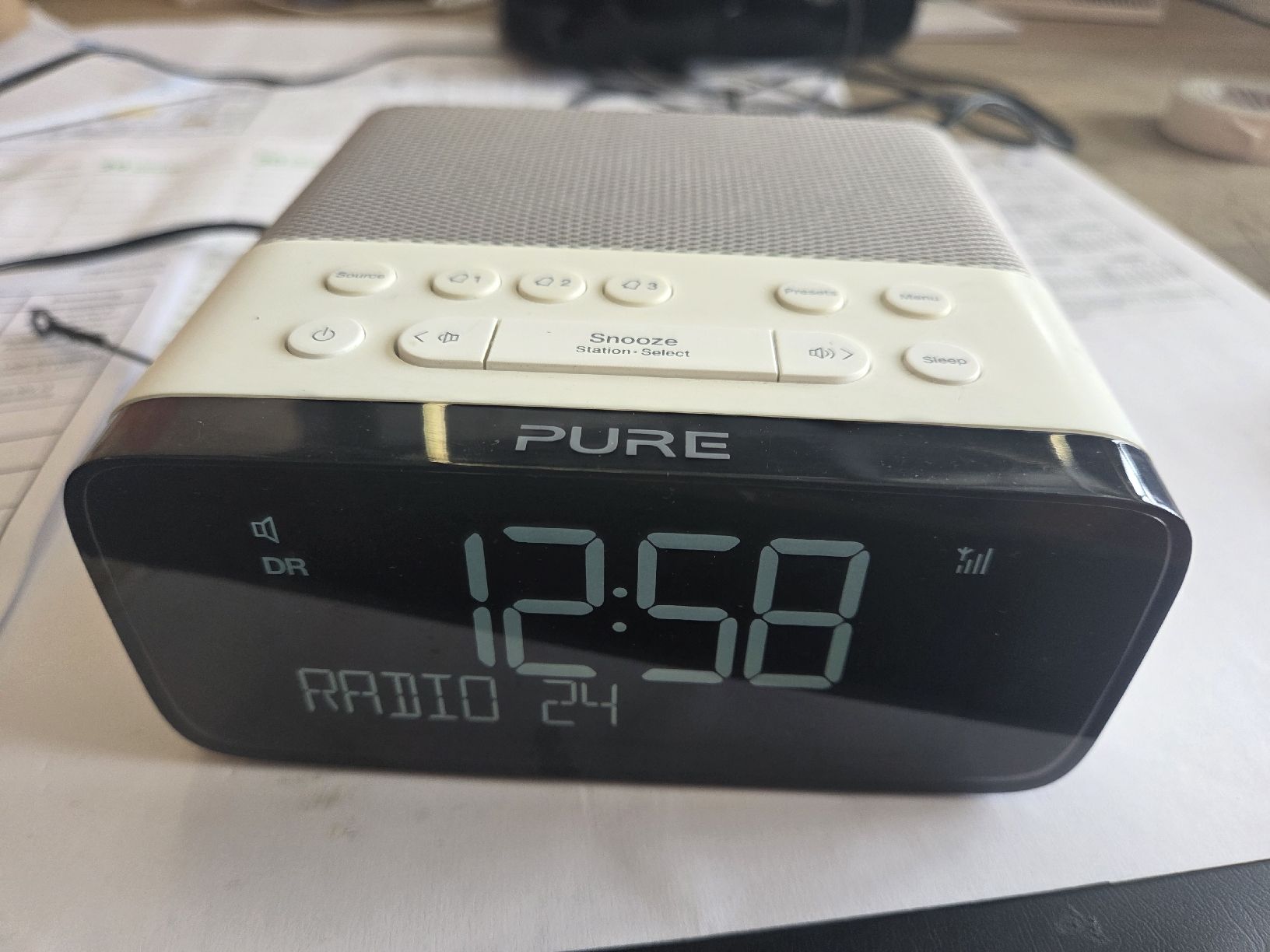 Radios: Pure Siesta Rise Radio Wecker - Top Zustand! Tolles Design. – Gebraucht aus Flawil von Hamdia12 6