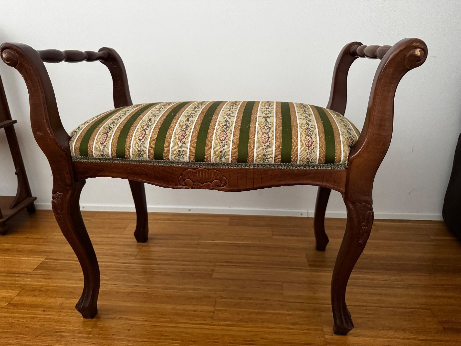 Hocker: Formschöner Hocker, Vintage! – Gebraucht aus Zürich von Tarafo5 1