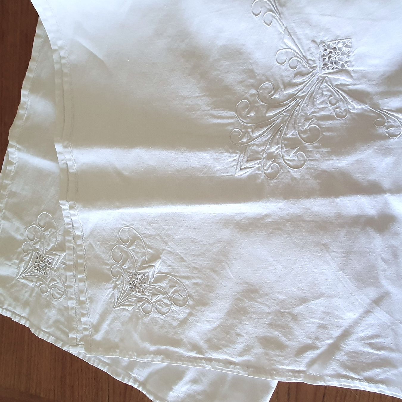 Sonstige Tischwäsche: Ancienne nappe carrée, 98 x 105 cm – Gebraucht aus Lausanne von venise001 7