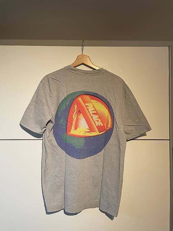 Palace T-shirts: Palace Core T-Shirt L grau – D'occasion à Brislach par MarcB. 1