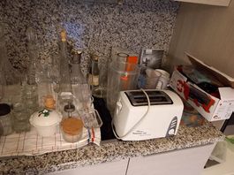 Lotto misto cucina: vetro, legno, accessori e tostapane