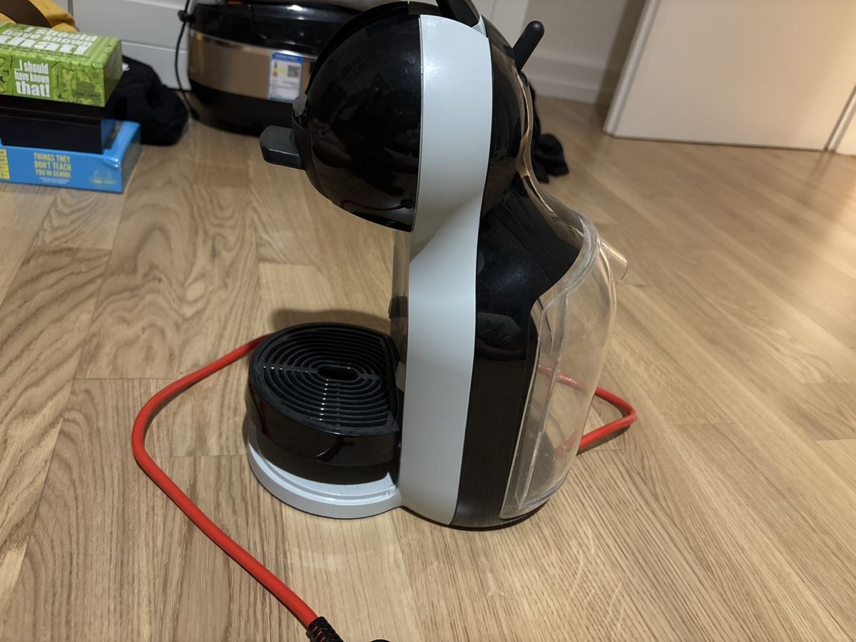Nescafé Kaffeemaschinen & Espressomaschinen: Nescafe Dolce Gusto coffee machine black white – Gebraucht aus Basel von mai_q5gs 3
