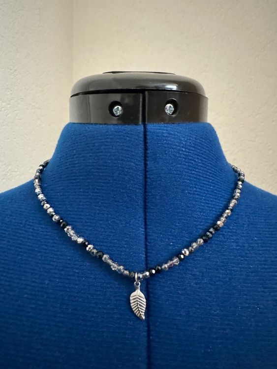 Perlenkette mit BlattAnhänger Kaufen auf Ricardo