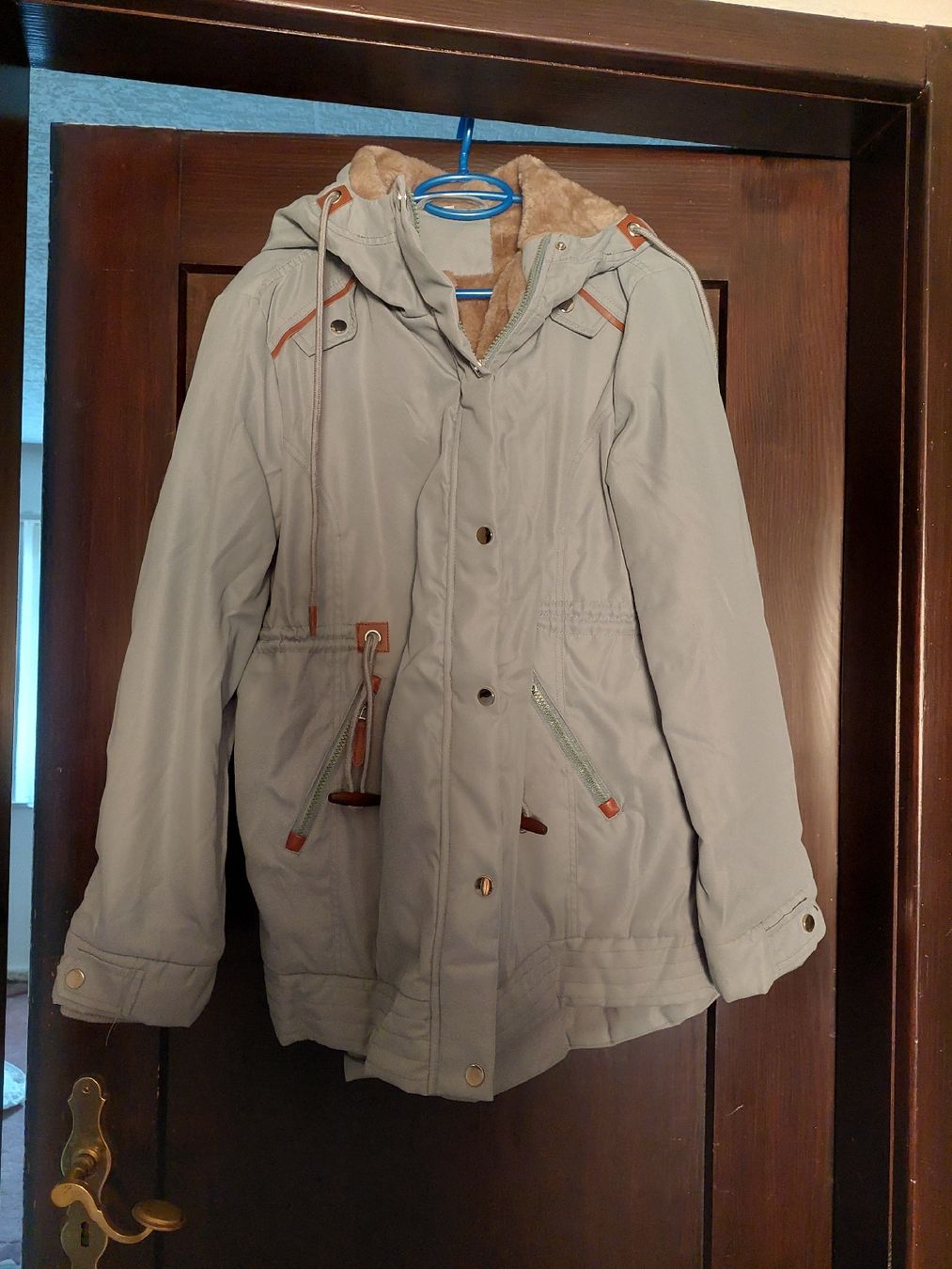 Giacche: Damen Winterjacke hellgrün mit Plüschfutter neu – Nuovo (secondo la descrizione) da Muttenz venduto da bea_mmf9