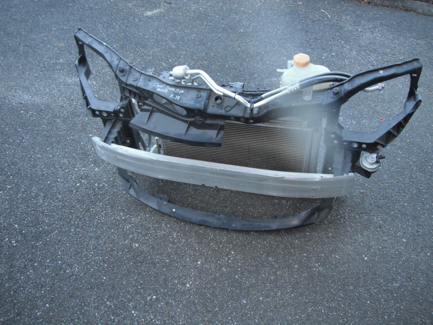 Opel Tutti pezzi di ricambio auto: Opel Corsa D Front – Usato da Ruswil venduto da bauz01