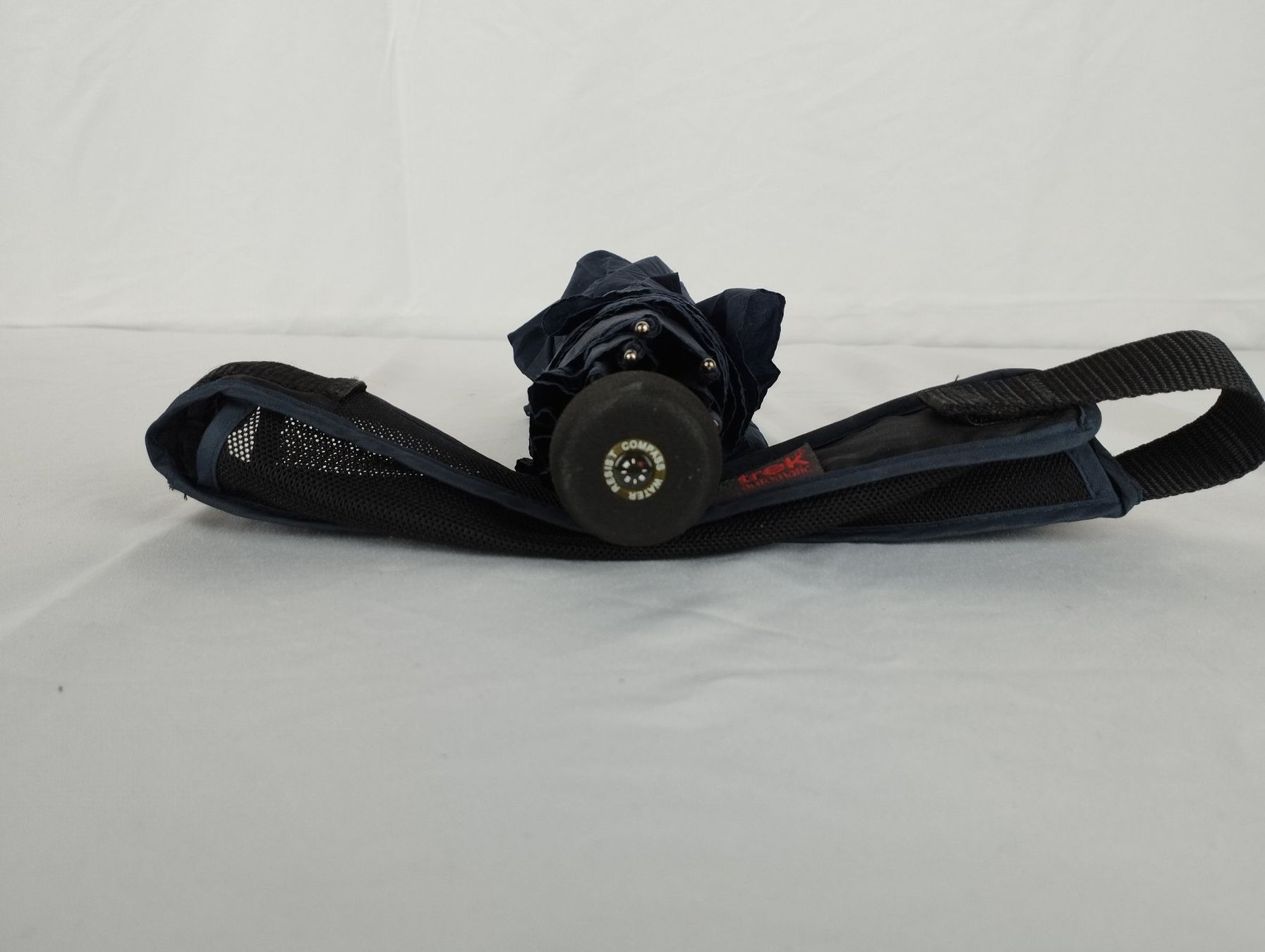 Ombrelli: LIGHT TREK Automatic Regenschirm inkl. Kompas Blau – Usato da Schübelbach venduto da Restwert_Schubelbach 5