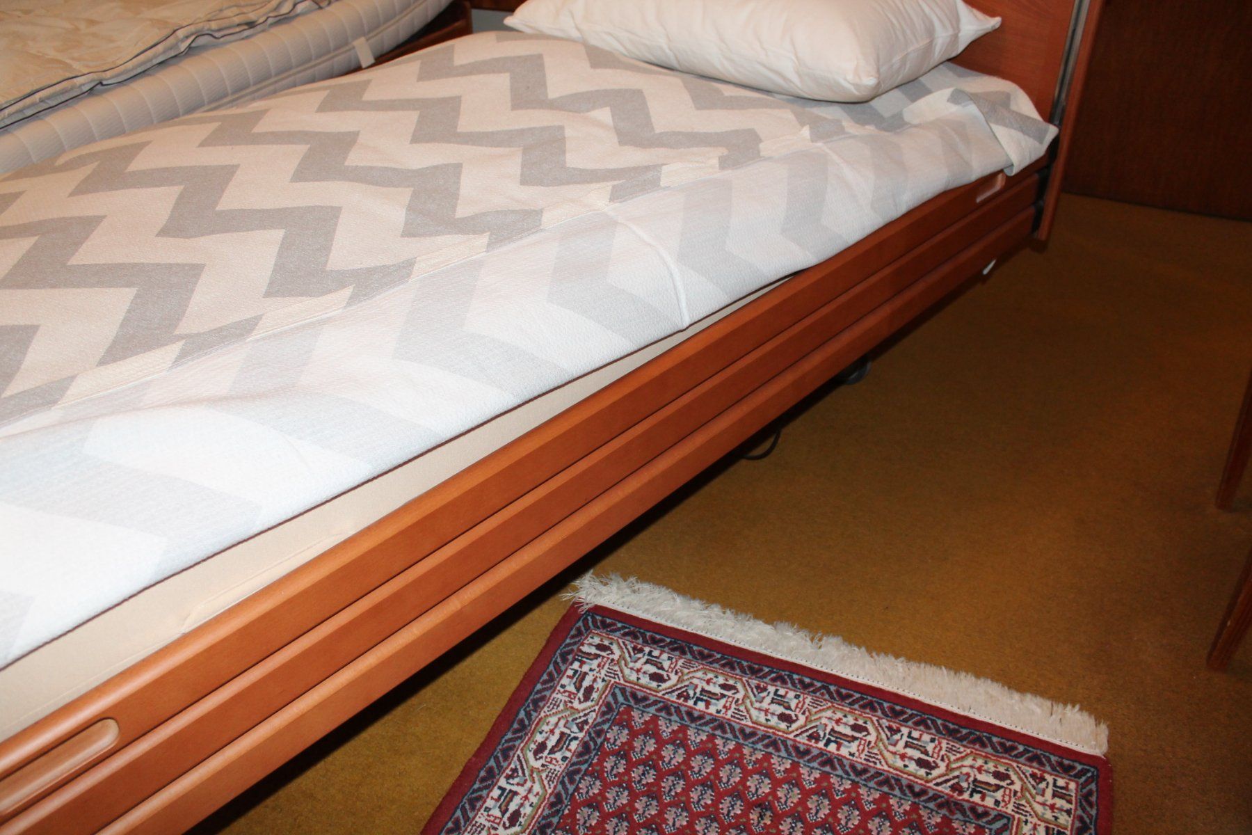 Betten: Letto da degenza in legno – Gebraucht aus Arosio von yaya62 1