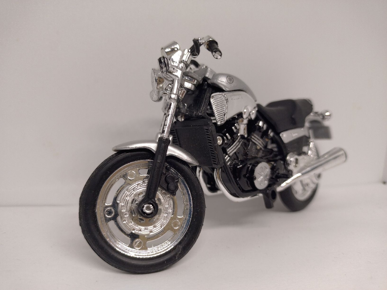 Maisto Kit di modellismo & Modellini statici: Maisto, Yamaha VMax 1/18 – Usato da La Chaux-de-Fonds venduto da Pierrot8404