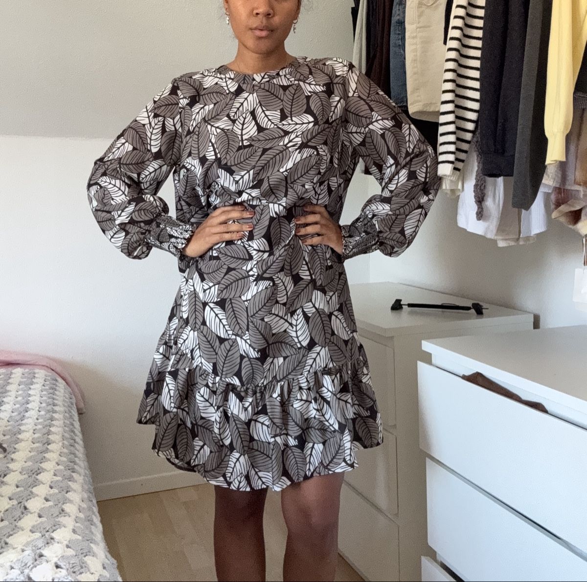 La Redoute Robes: Kleid mit Blattmuster schwarz/weiss Grösse L – Neuf (Voir description) à Winterthur par Flomiverse 2