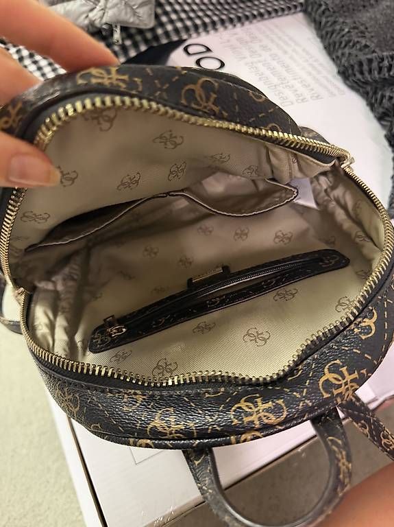 Zaini: GUESS MINI RUCKSACK – Usato da Märstetten venduto da sha_9p7c 2