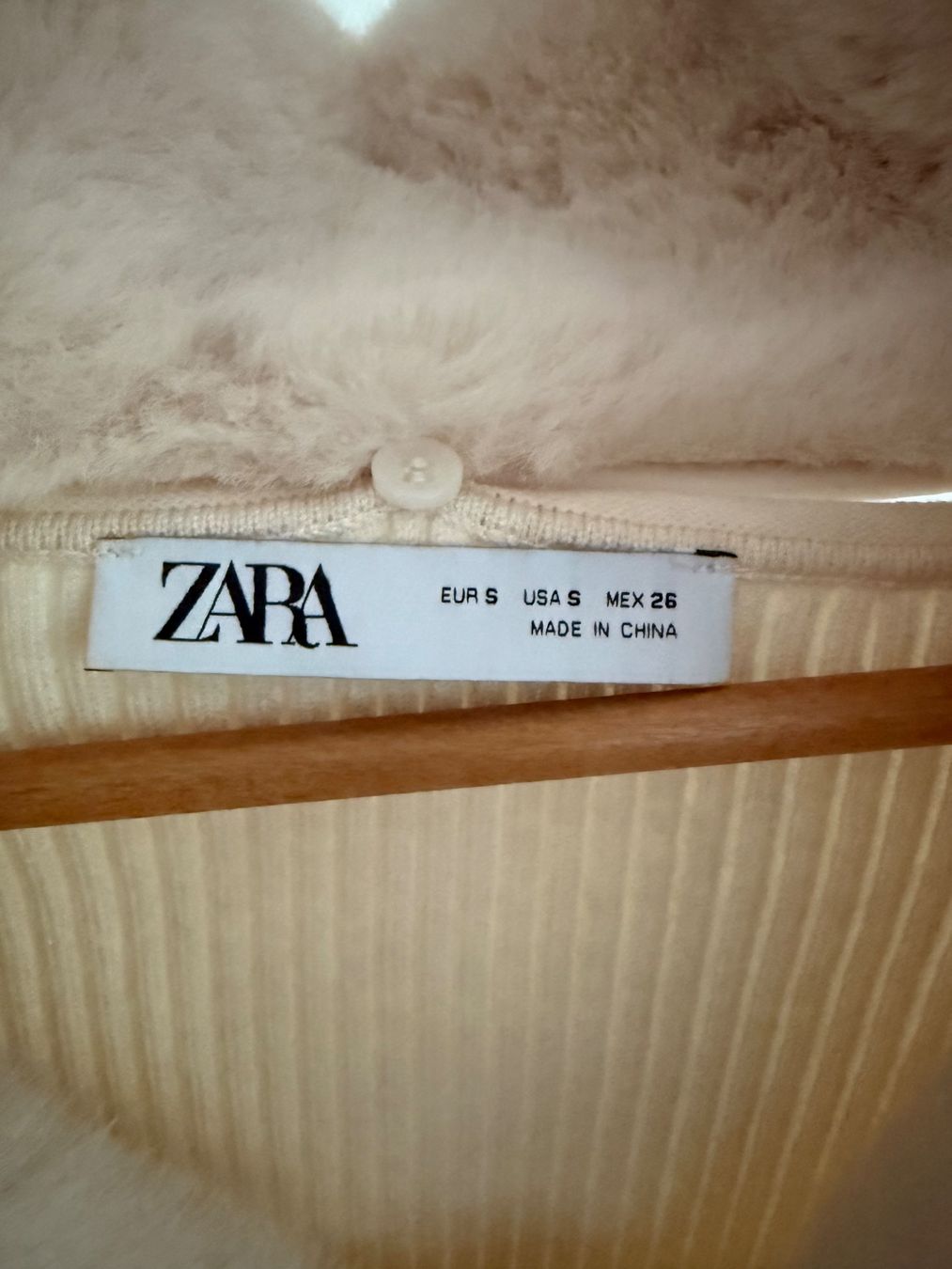 Zara Gilet & Giacche senza maniche: Gilet avec fourrure – Usato da Sion venduto da Mazarine_ 2