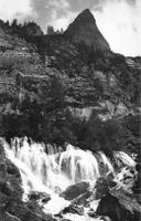 Lenk BE Siebenbrunnen mit Fluhseehorn Wasserfall