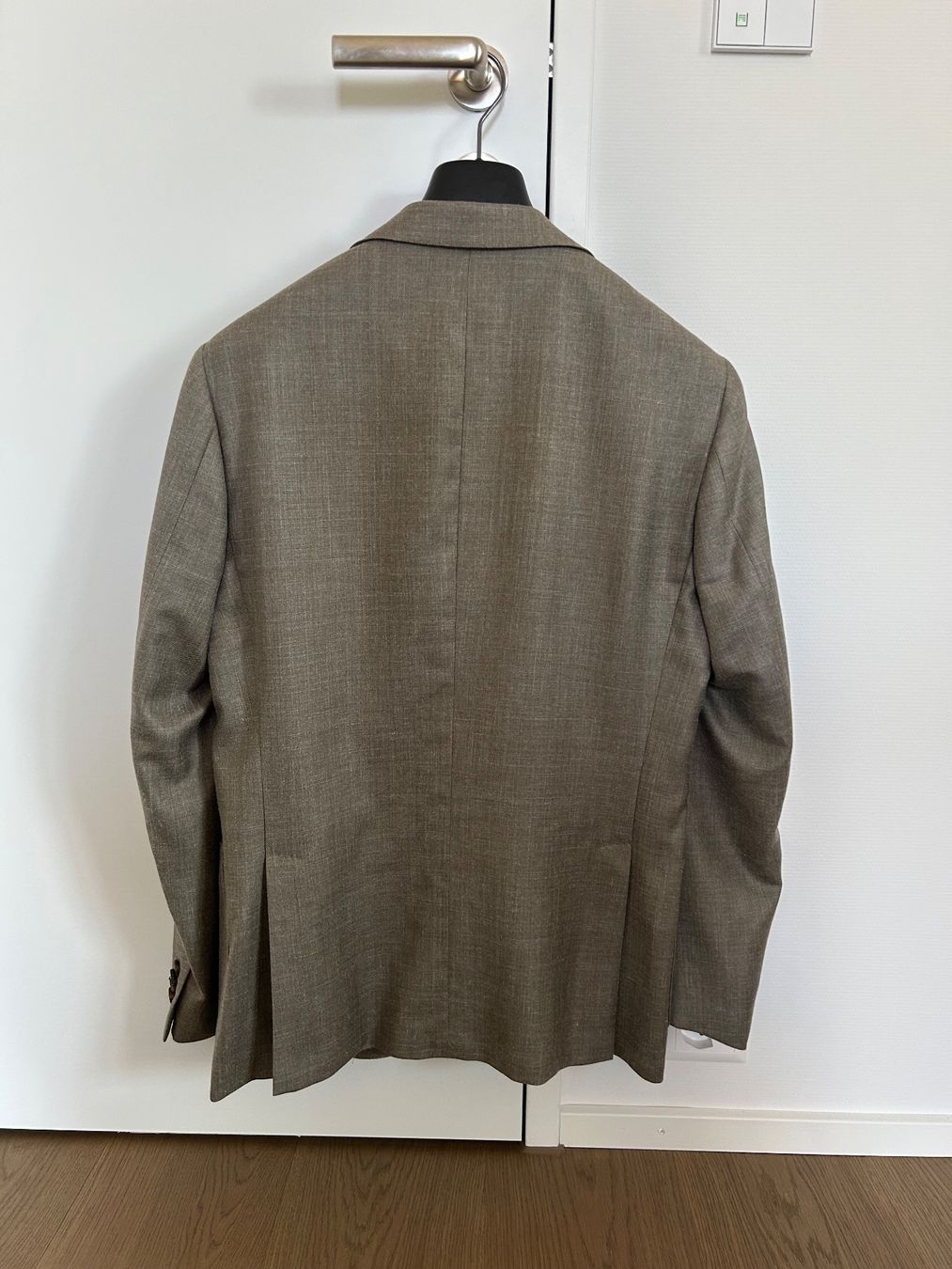 Corneliani Giacche: Corneliani Blazer 48 – Nuovo (secondo la descrizione) da Erlenbach ZH venduto da Syssi_C 1