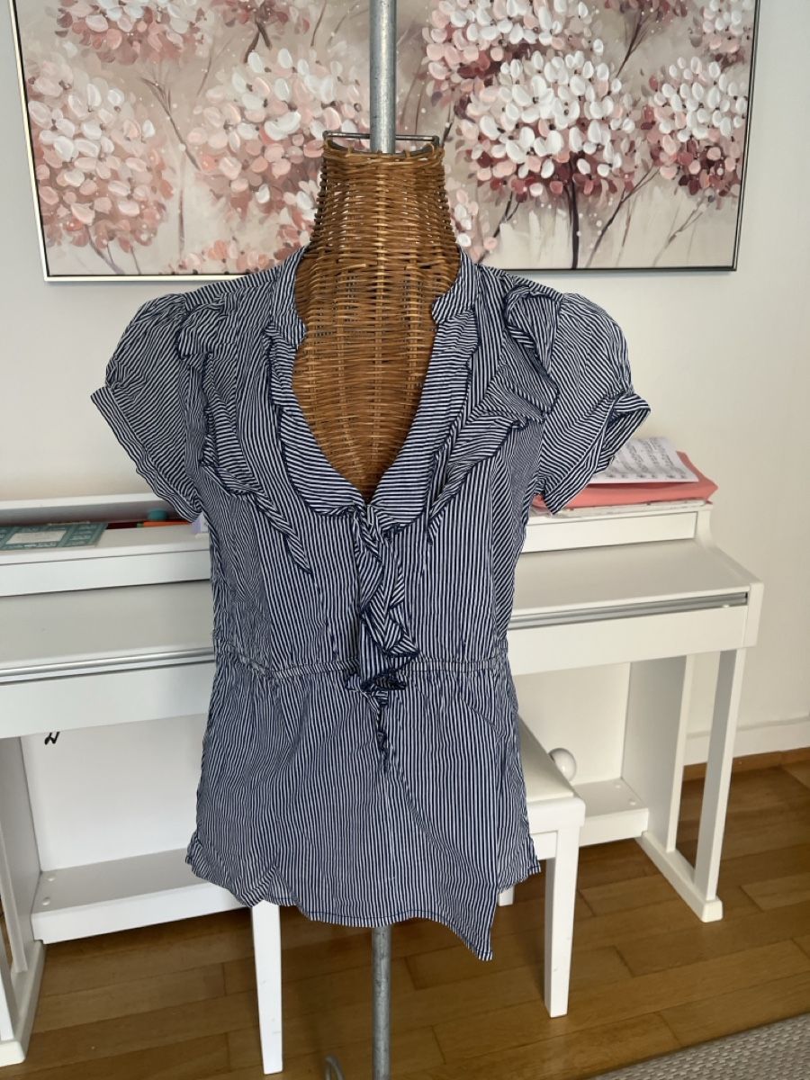H&M Chemisiers: Bluse, H&M mit Rüschen, blau/weiss, 36 – D'occasion à Solothurn par Bobesch08